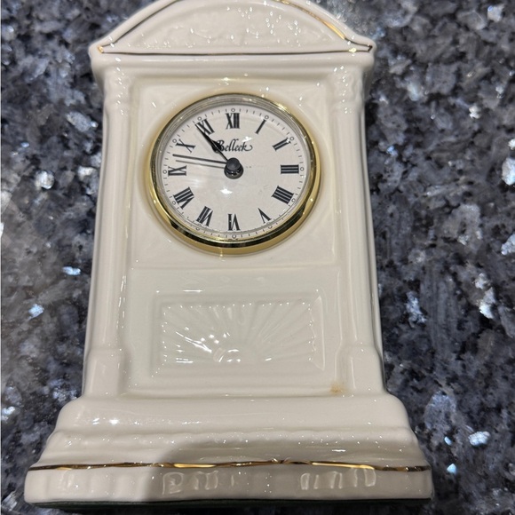 🕰️ Rare Vintage Stunning Irish Belleek White Ceramic Mantel Clock 🕰️ - Picture 1 of 16